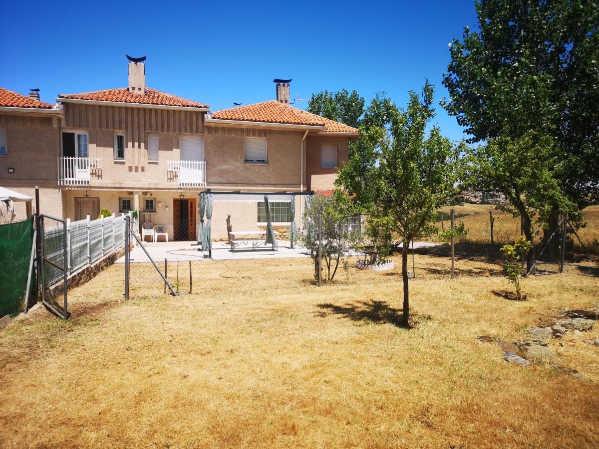 Agradable Casa Con Jardin: Casasola Villa San Cristobal de Segovia Ngoại thất bức ảnh